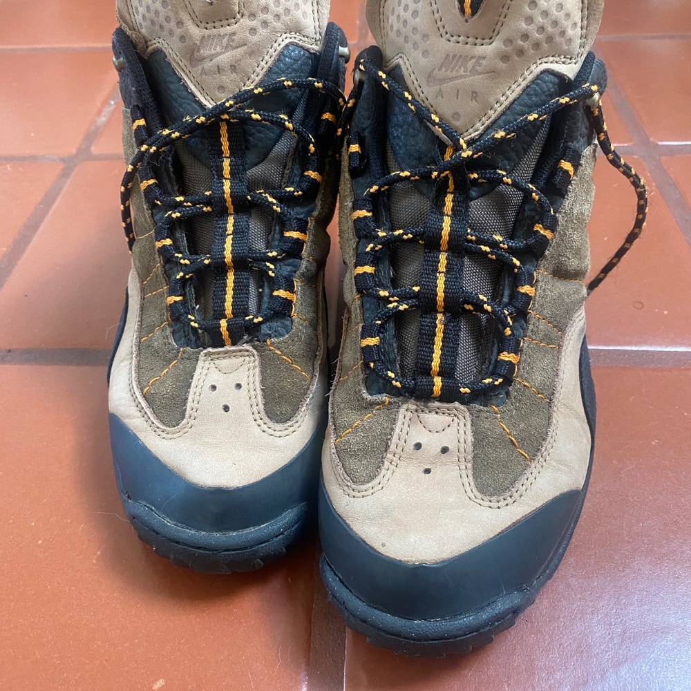 Nike Air Hiking Boots - Picture 2 of 11